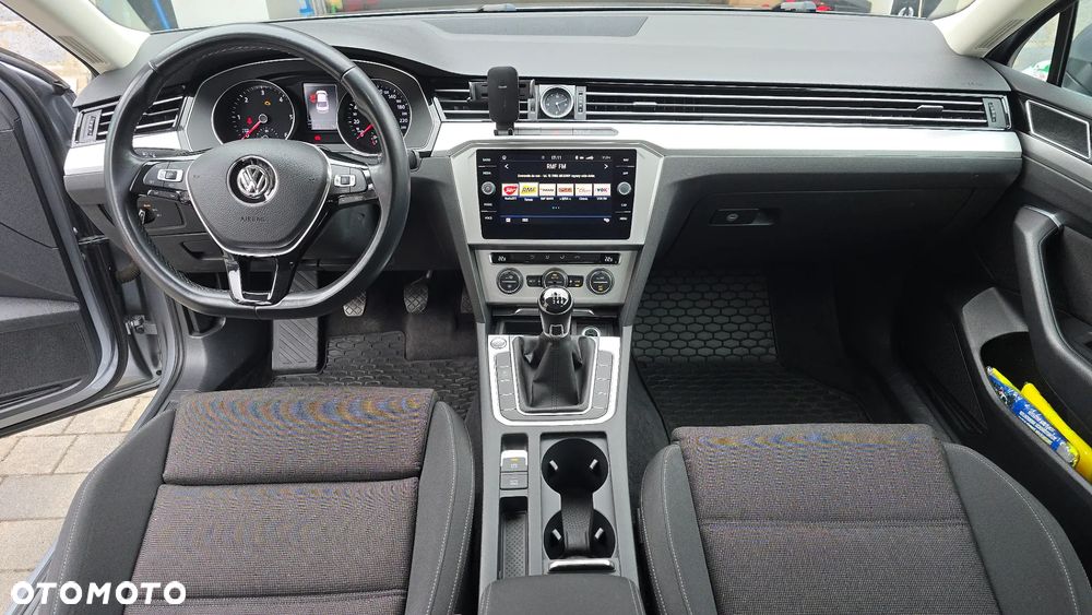 Volkswagen Passat 2.0 TDI SCR Comfortline - 10