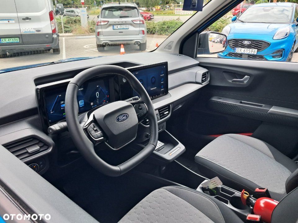 Ford Transit Courier - 13