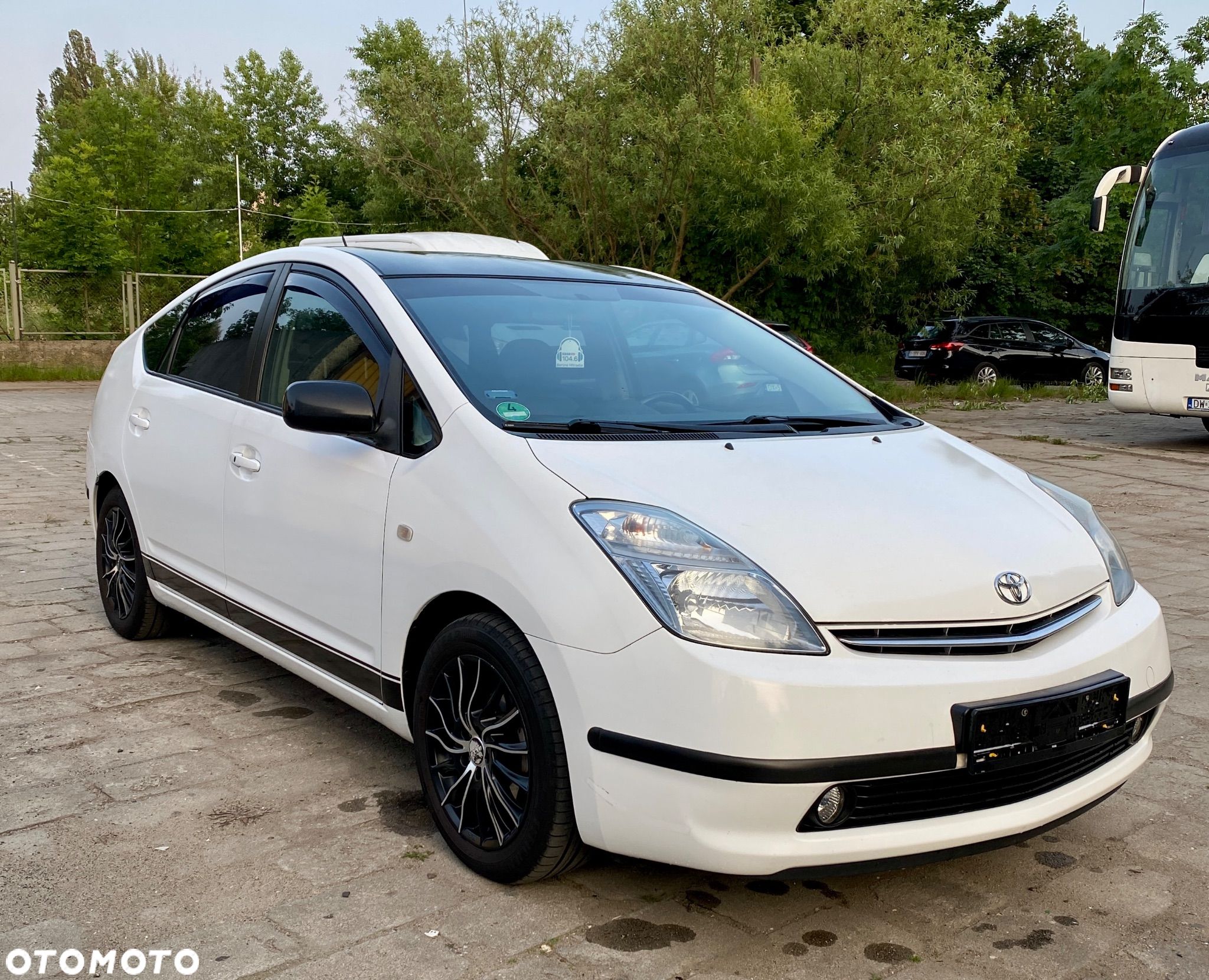 Toyota Prius (Hybrid) Executive - 1