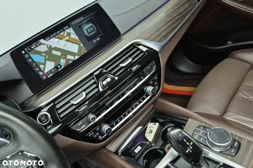 BMW Seria 5 530i Luxury Line - 8