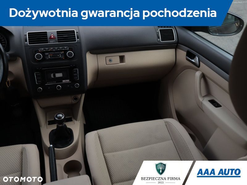 Volkswagen Touran - 10