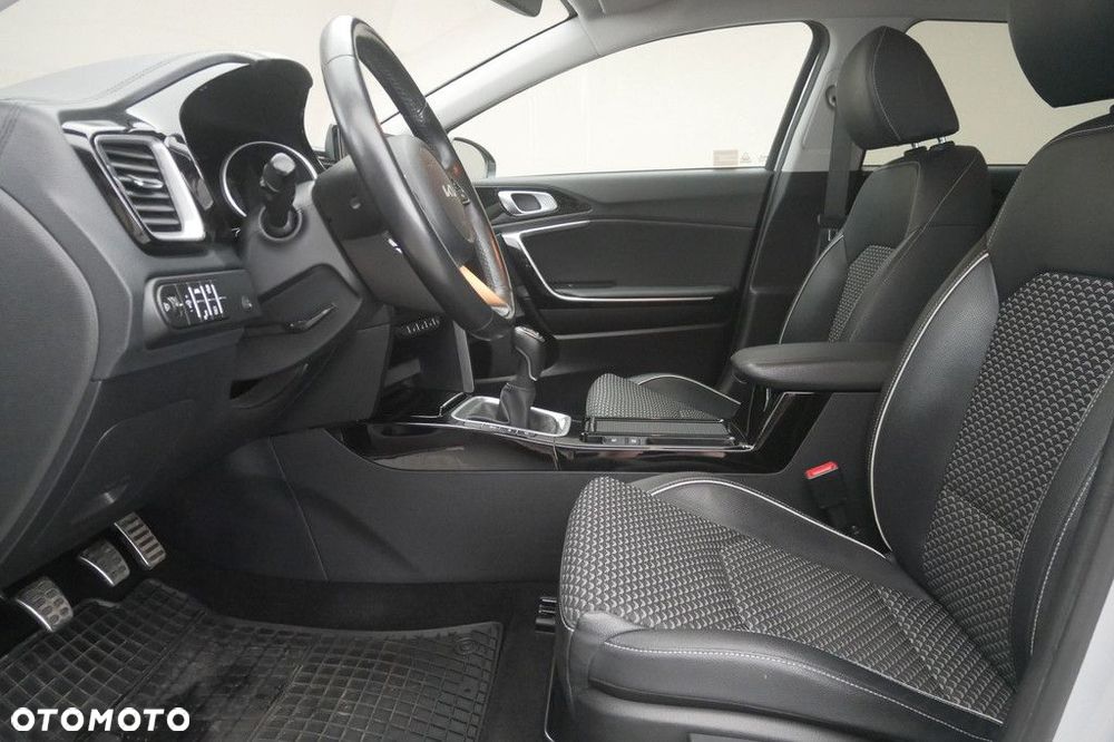 Kia Ceed 1.5 T-GDI Business Line - 12