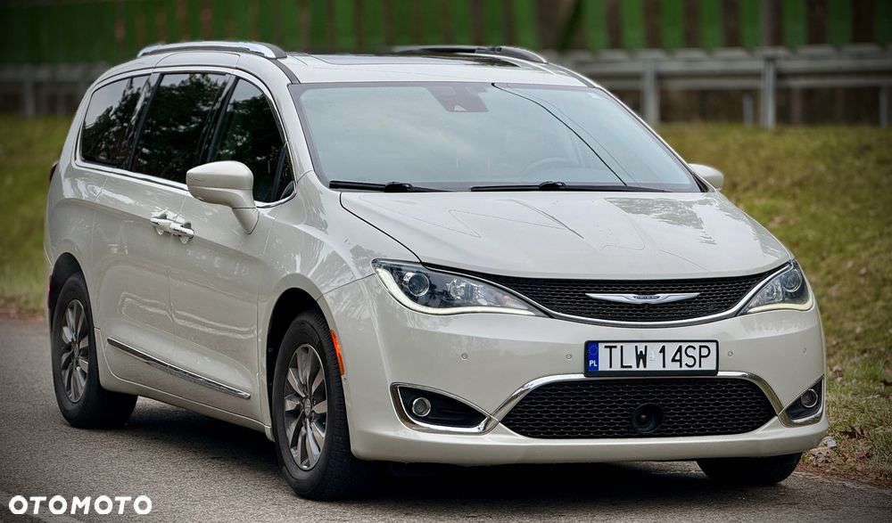 Chrysler Pacifica - 3