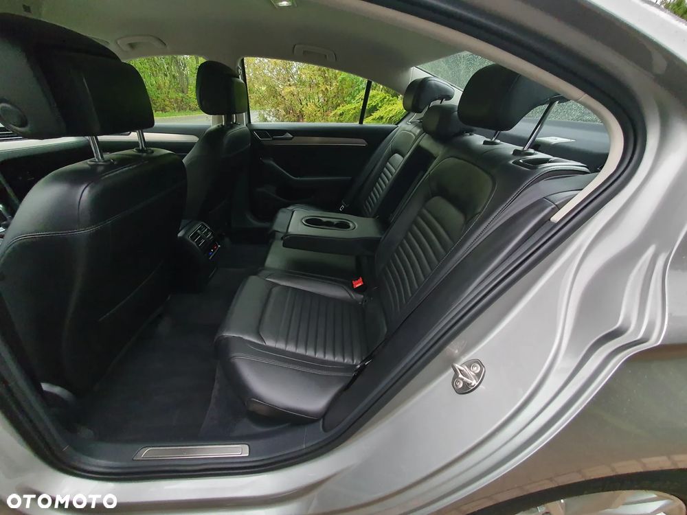 Volkswagen Passat 2.0 TDI SCR DSG Highline - 11