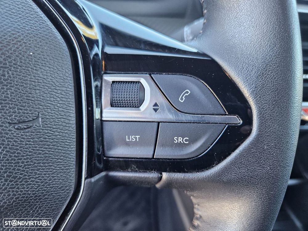 Peugeot 2008 1.2 PureTech Active Pack - 38