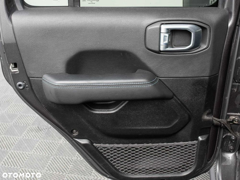 Jeep Wrangler - 25