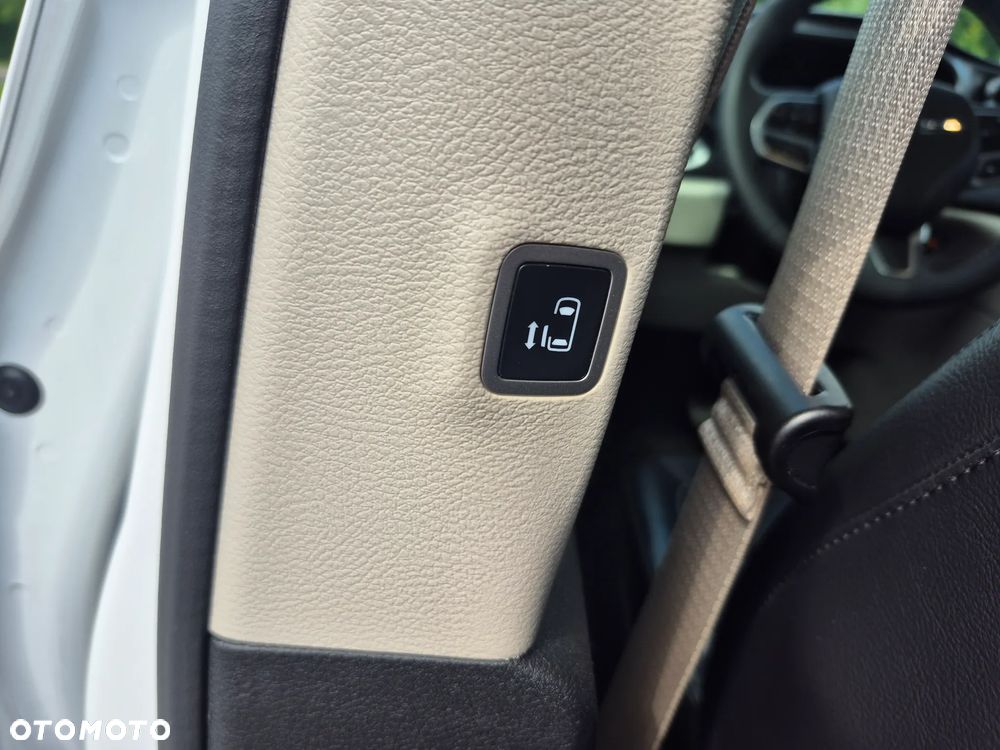 Chrysler Pacifica - 16