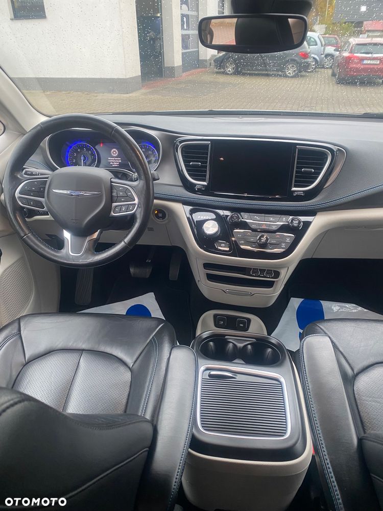 Chrysler Pacifica - 12