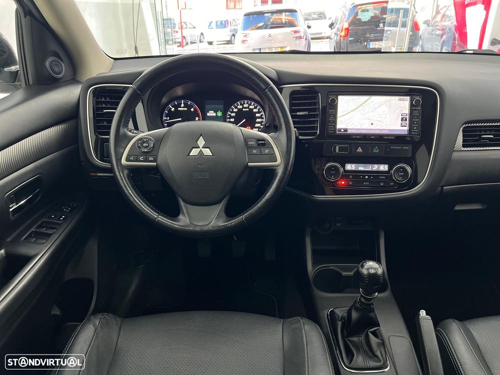 Mitsubishi Outlander 2.2 DI-D Instyle Navi - 21