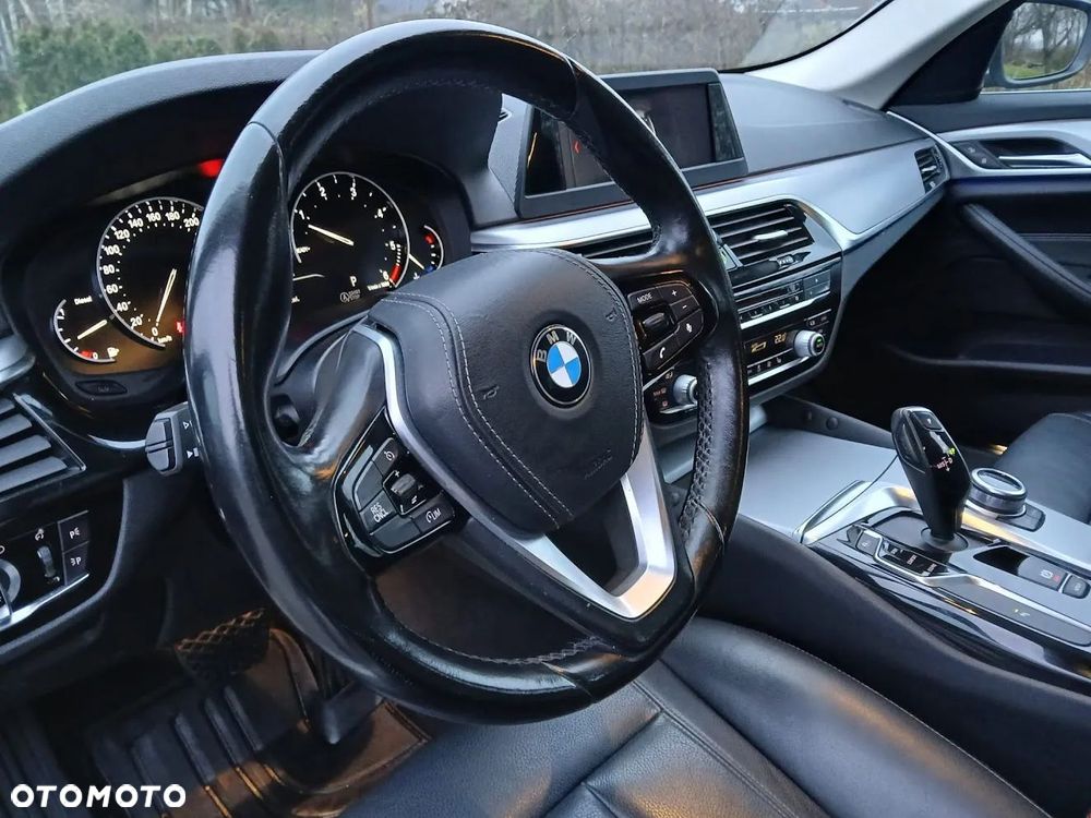 BMW Seria 5 525d - 7