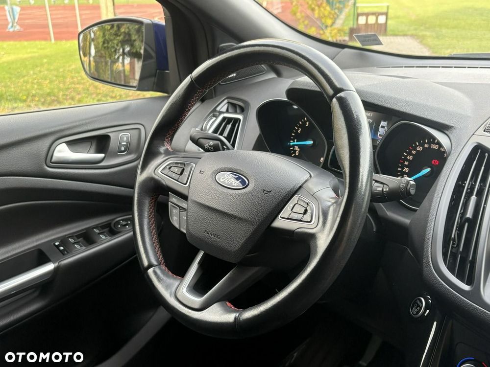 Ford Kuga - 36