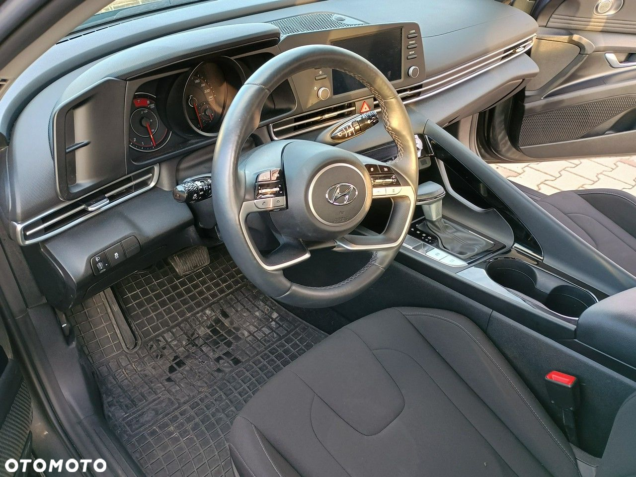Hyundai Elantra - 14