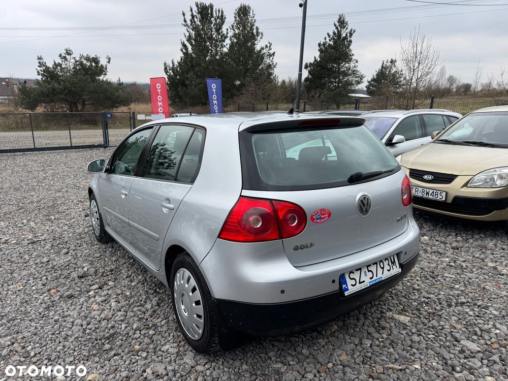 Volkswagen Golf 1.6 FSI Comfortline - 5