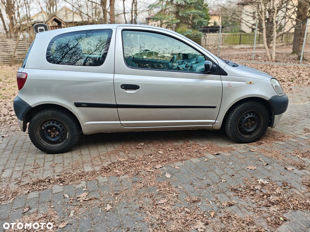 Toyota Yaris 1.0 Base - 4