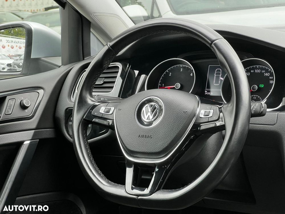 Volkswagen Golf - 11