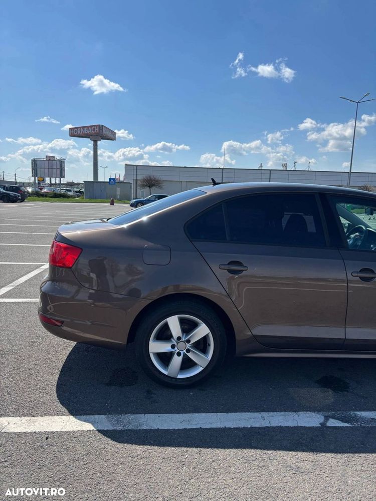 Volkswagen Jetta - 9