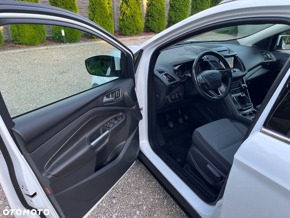 Ford Kuga 1.5 TDCi 2x4 Business Edition - 25