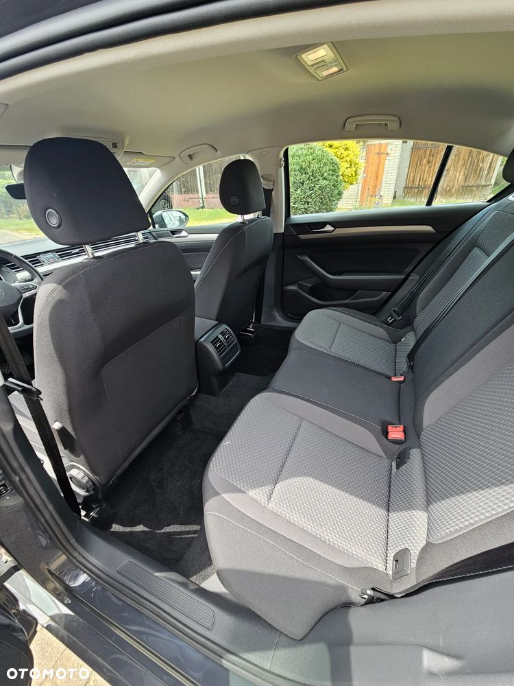 Volkswagen Passat 2.0 TDI SCR Highline - 8