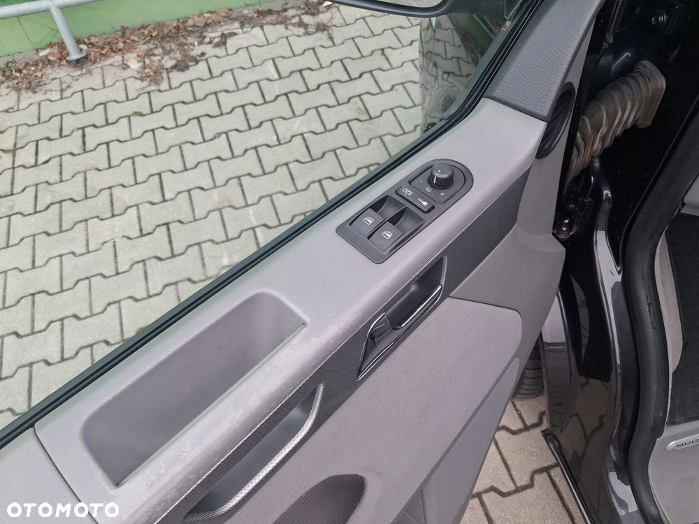 Volkswagen Multivan - 21