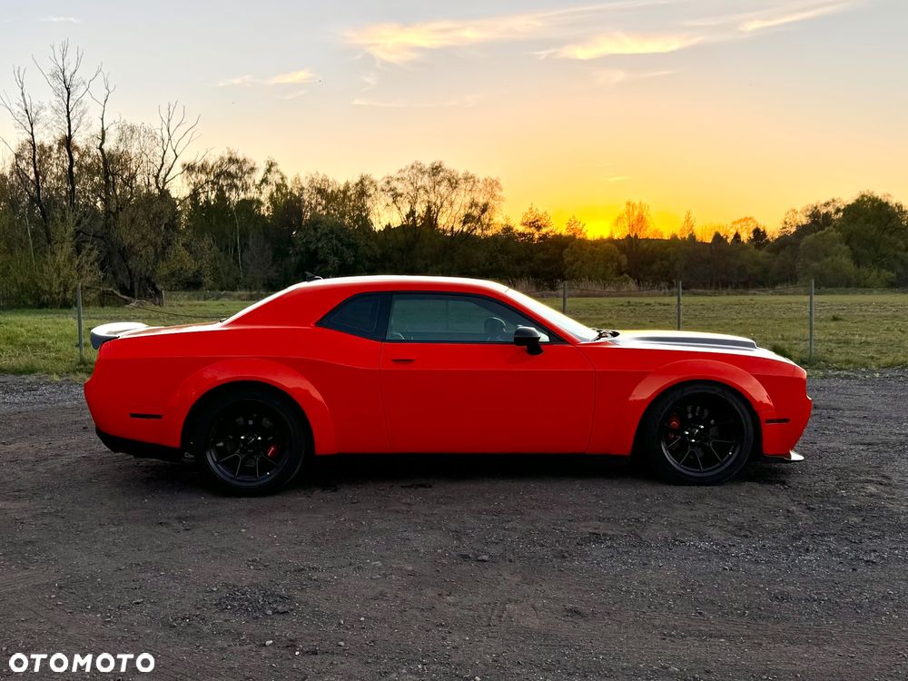 Dodge Challenger - 10