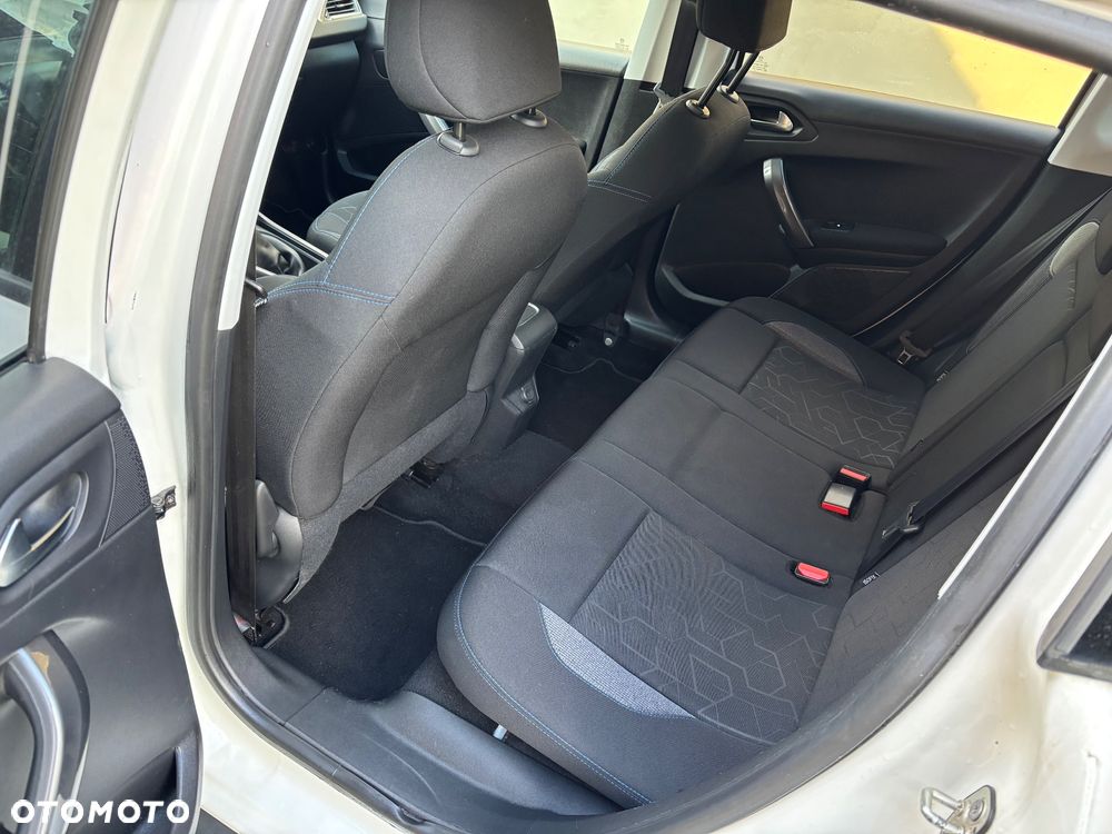 Peugeot 2008 1.6 BlueHDi Style - 10