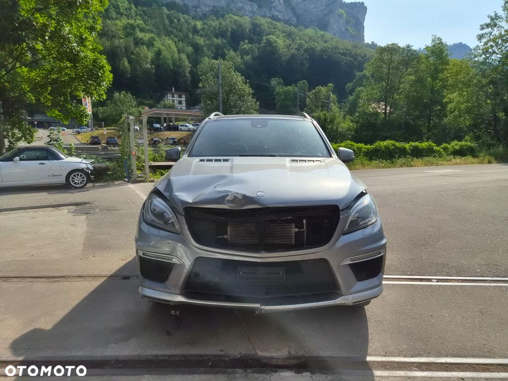 Mercedes-Benz ML 63 AMG 4-Matic - 6