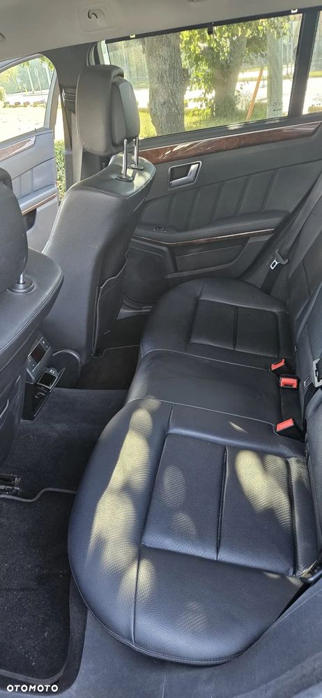 Mercedes-Benz Klasa E 200 CGI BlueEffICIENCY Elegance - 9