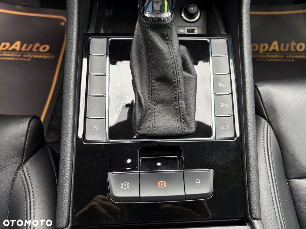Skoda Superb 2.0 TDI DSG Sportline - 33