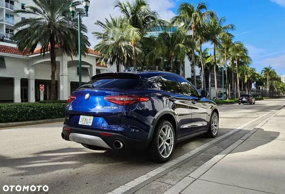 Alfa Romeo Stelvio 2.0 Turbo 16V AT8-Q4 Veloce Ti - 3