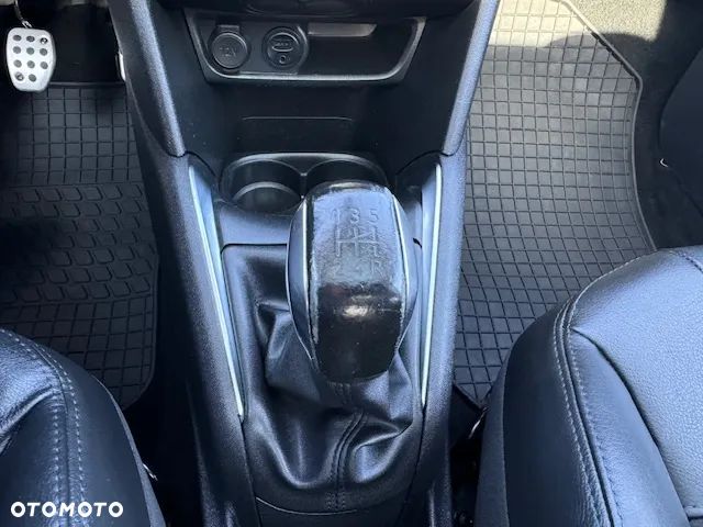 Peugeot 208 - 18