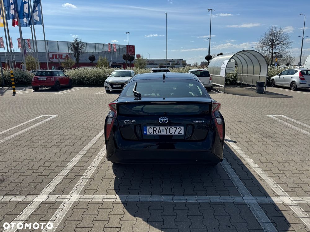 Toyota Prius Hybrid - 4