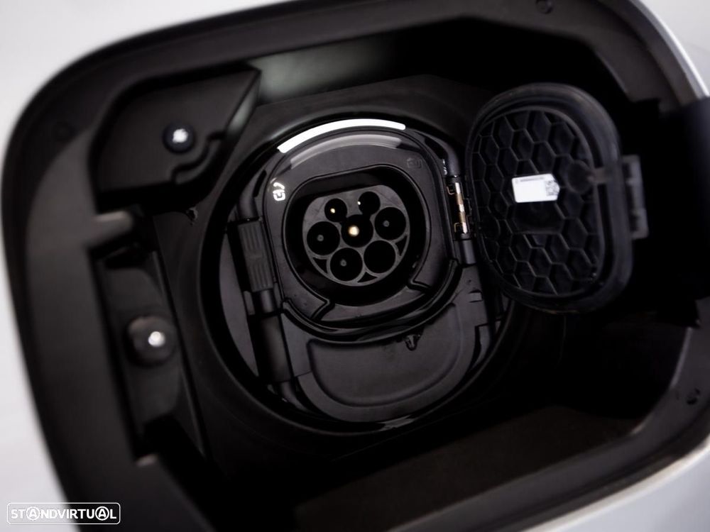 Mercedes-Benz CLA 250 e Shooting Brake AMG Line - 13