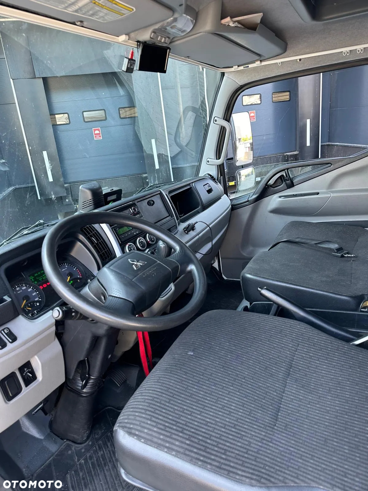 Mitsubishi FUSO CANTER - 12