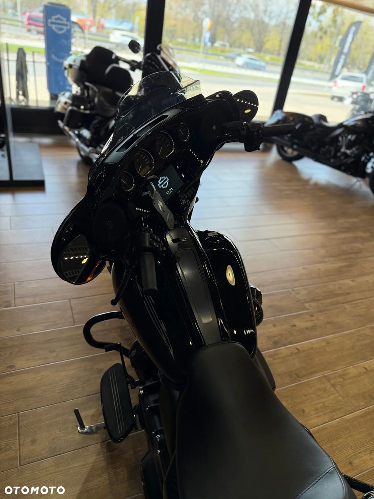 Harley-Davidson Touring Street Glide - 11