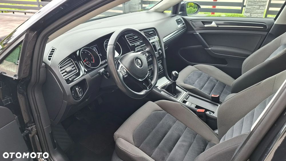 Volkswagen Golf - 11