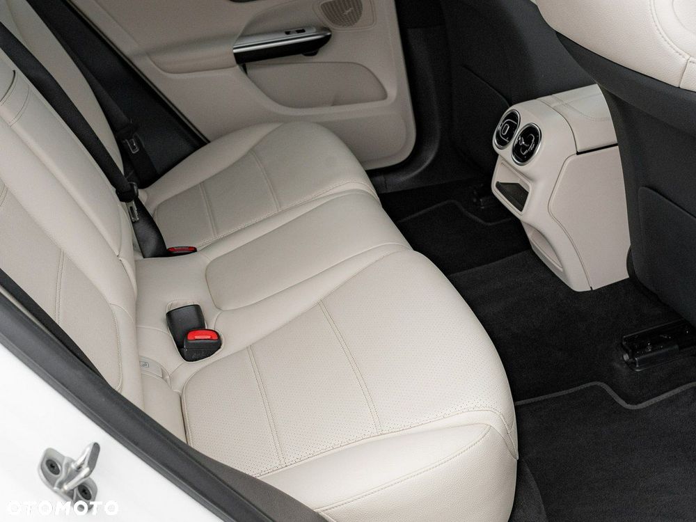 Mercedes-Benz GLC - 25