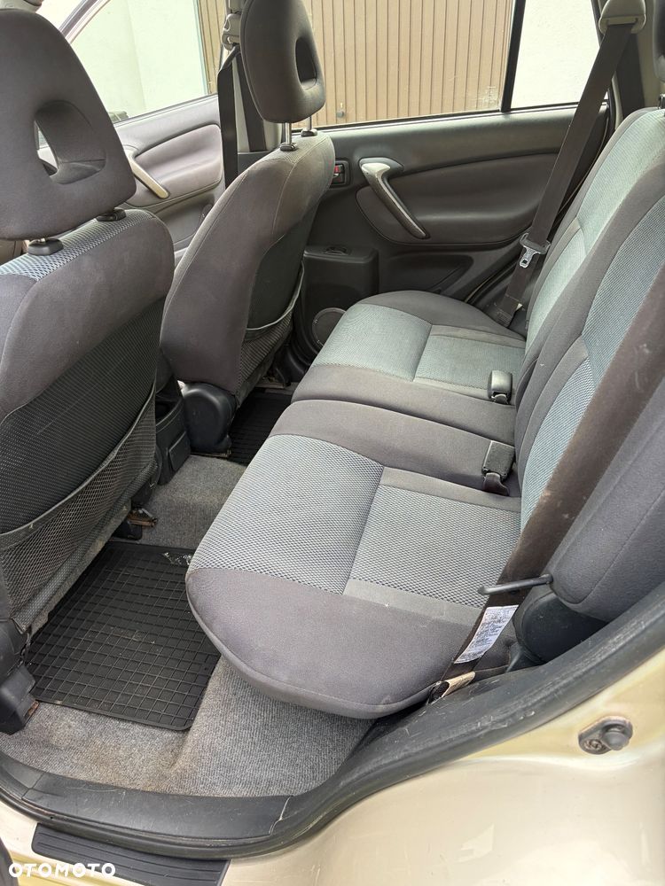 Toyota RAV4 2.0 D-4D 4x4 - 10