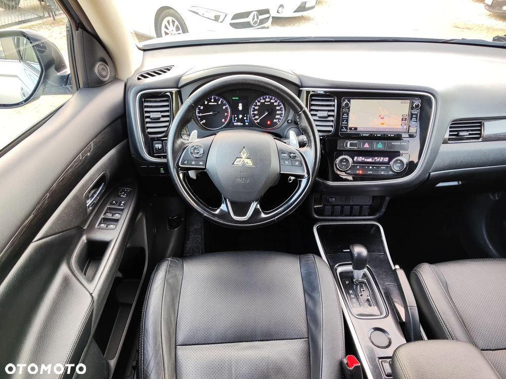 Mitsubishi Outlander 2.0 2WD CVT Diamant Edition+ - 21