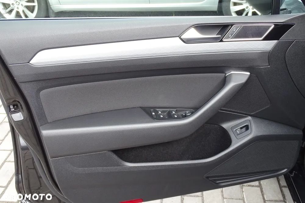 Volkswagen Passat - 16