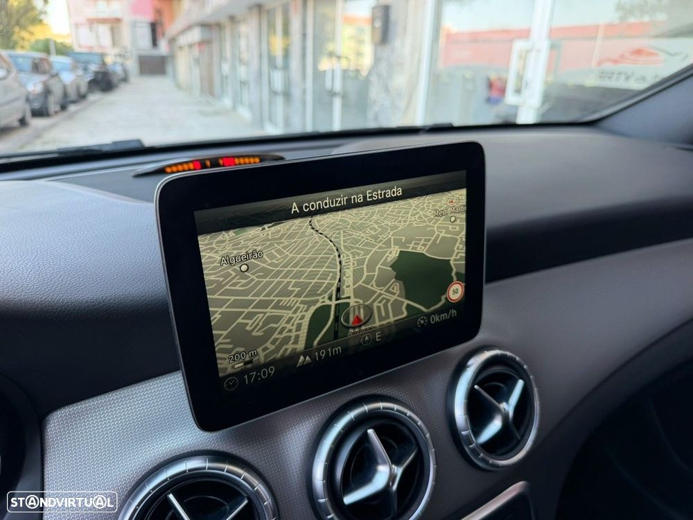 Mercedes-Benz CLA 180 d Shooting Brake Urban - 15