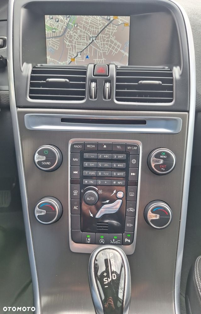 Volvo XC 60 D4 Geartronic Momentum - 16