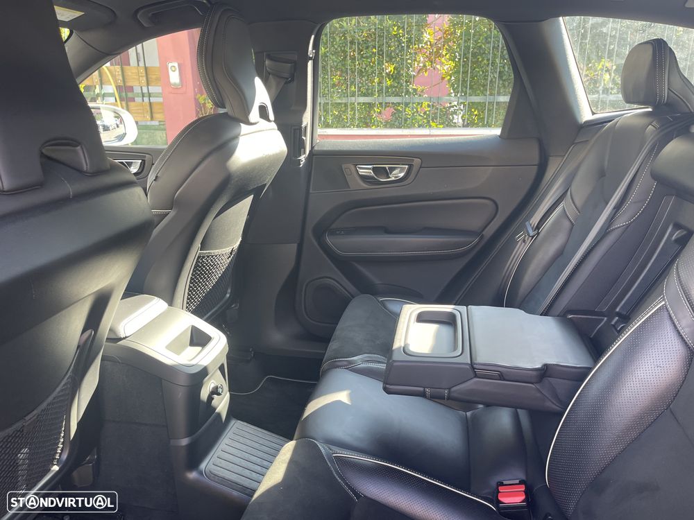 Volvo XC 60 2.0 T8 PHEV R-Design AWD - 19