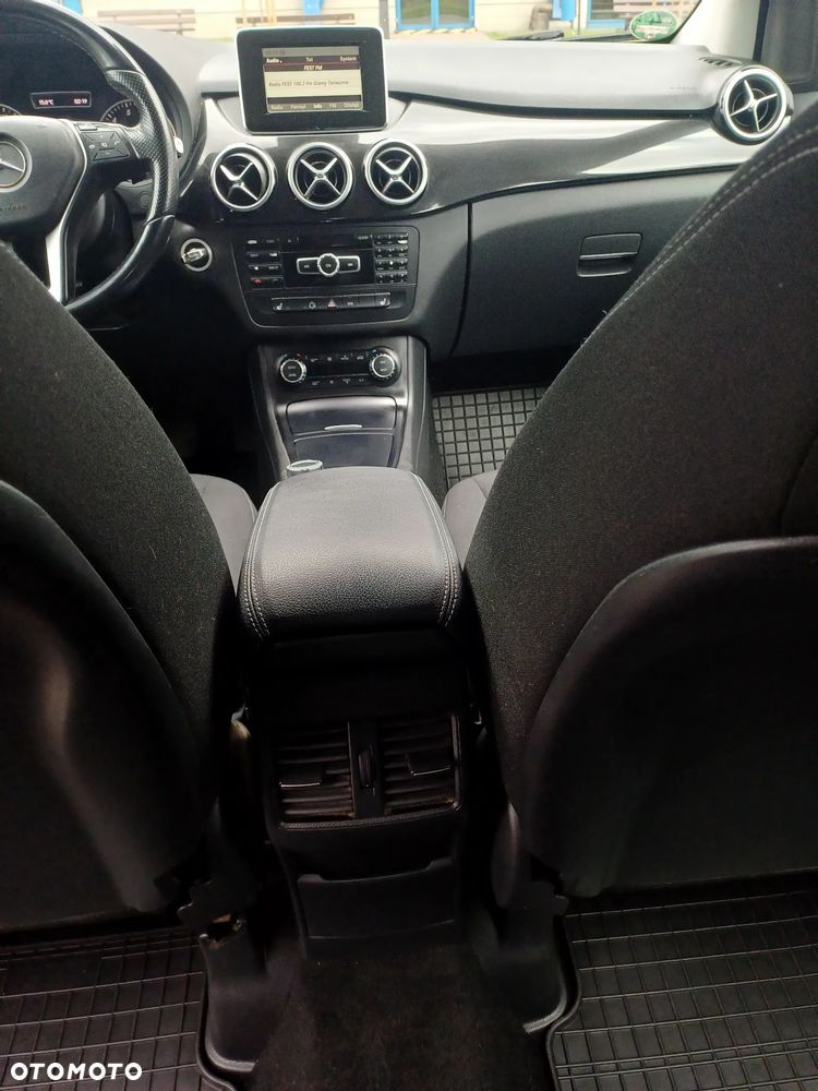 Mercedes-Benz Klasa B 250 7G-DCT SCORE - 16