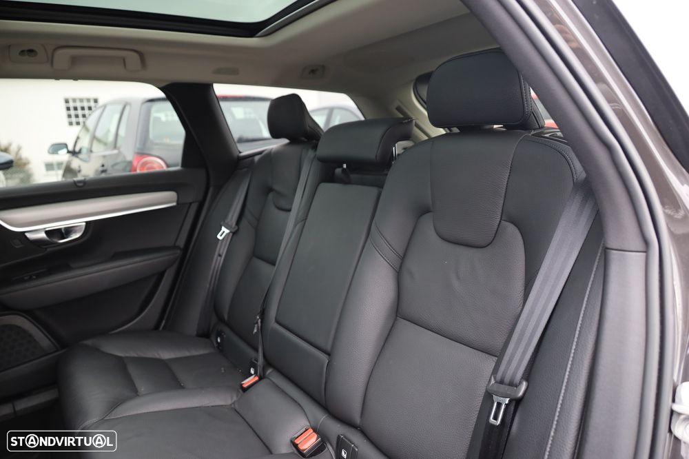 Volvo V90 2.0 T6 PHEV Plus Dark AWD - 9