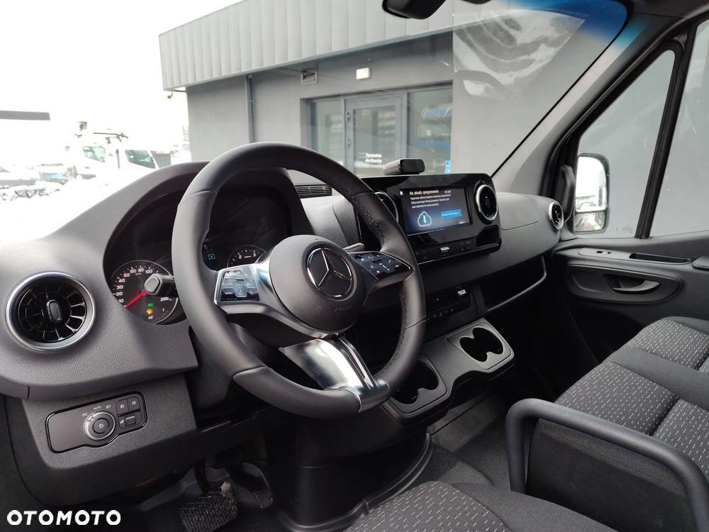 Mercedes-Benz Sprinter - 9