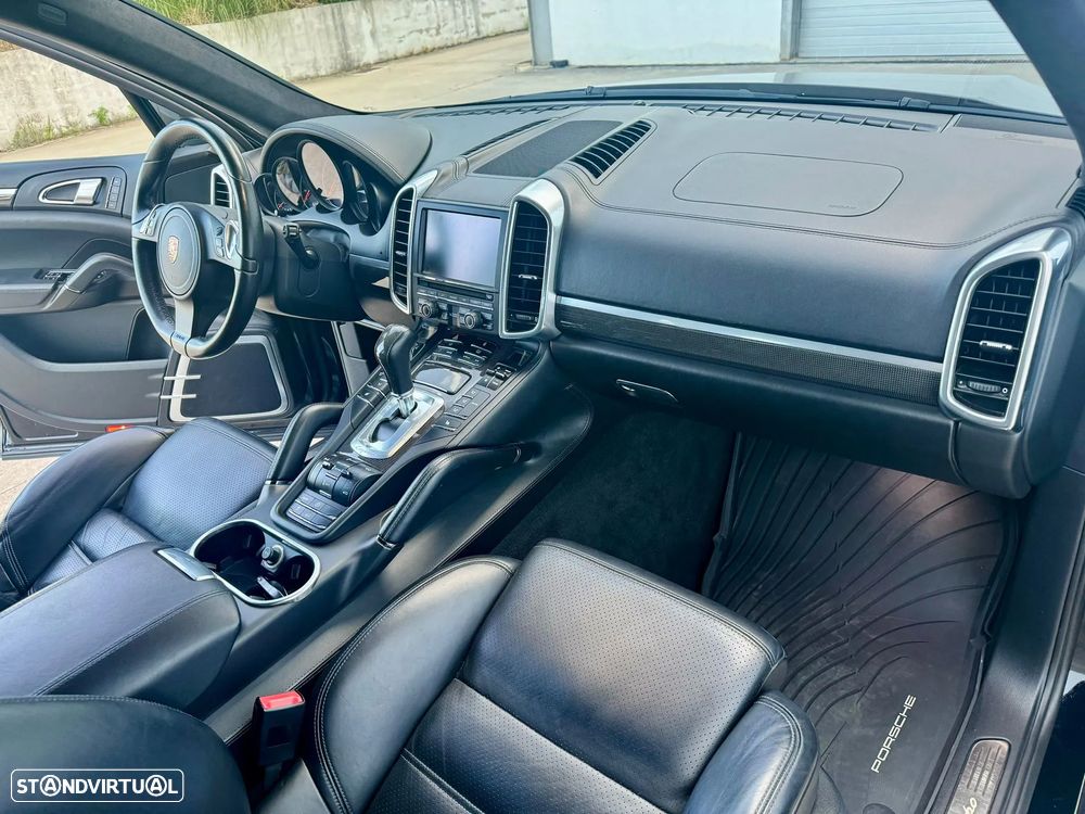 Porsche Cayenne Turbo - 13