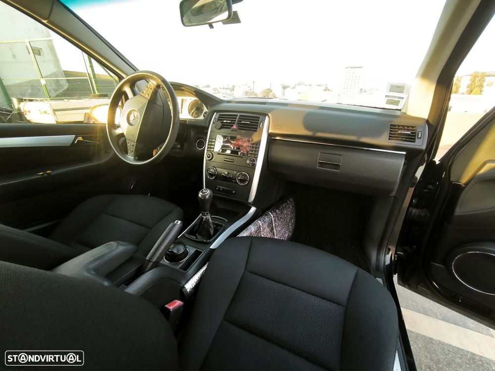 Mercedes-Benz B 180 CDI — fotografia 10