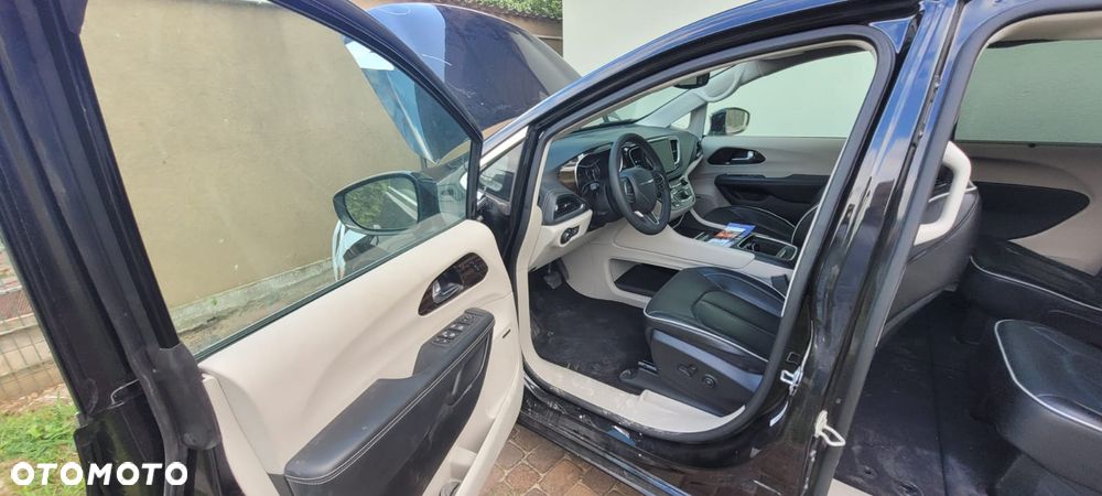 Chrysler Pacifica - 35