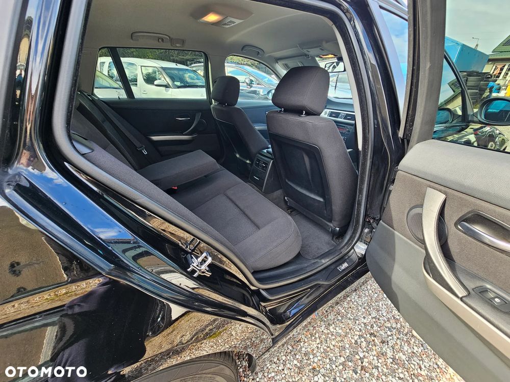 BMW Seria 3 318i Touring - 6