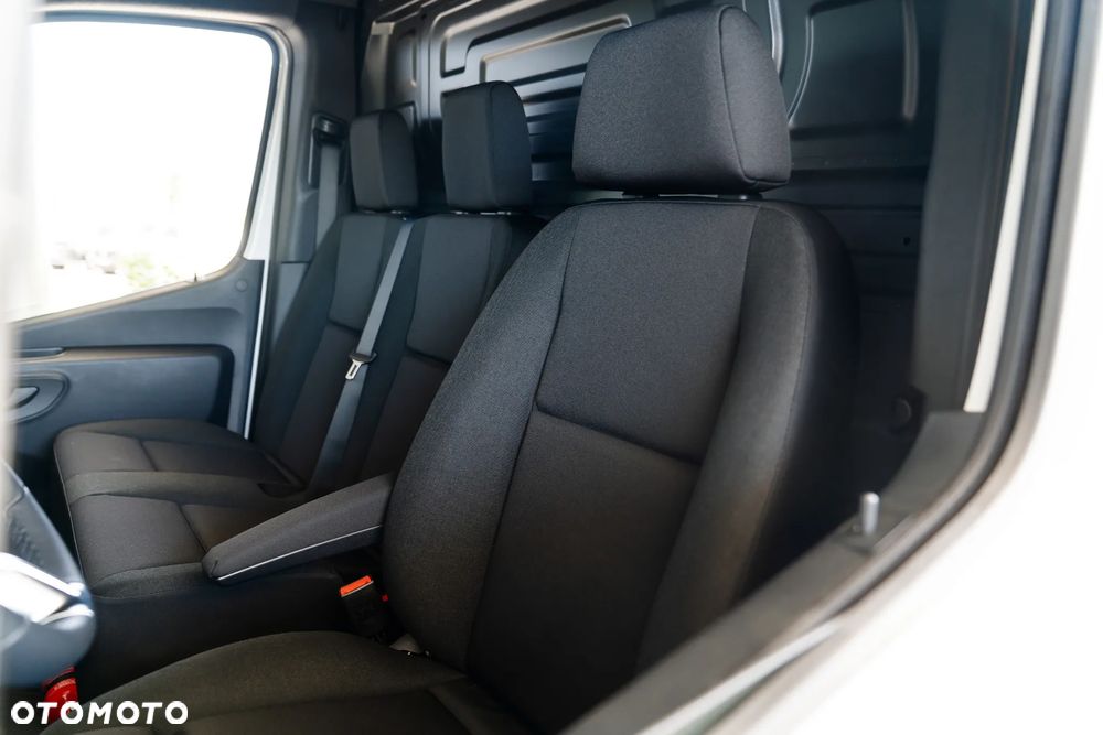 Mercedes-Benz Sprinter - 10